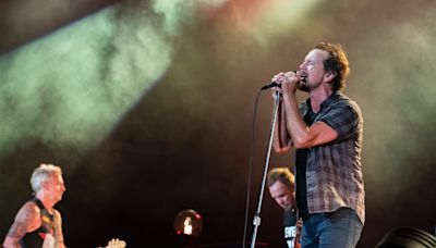 Pearl Jam drops last-minute Seattle concert tickets for Dark Matter World Tour
