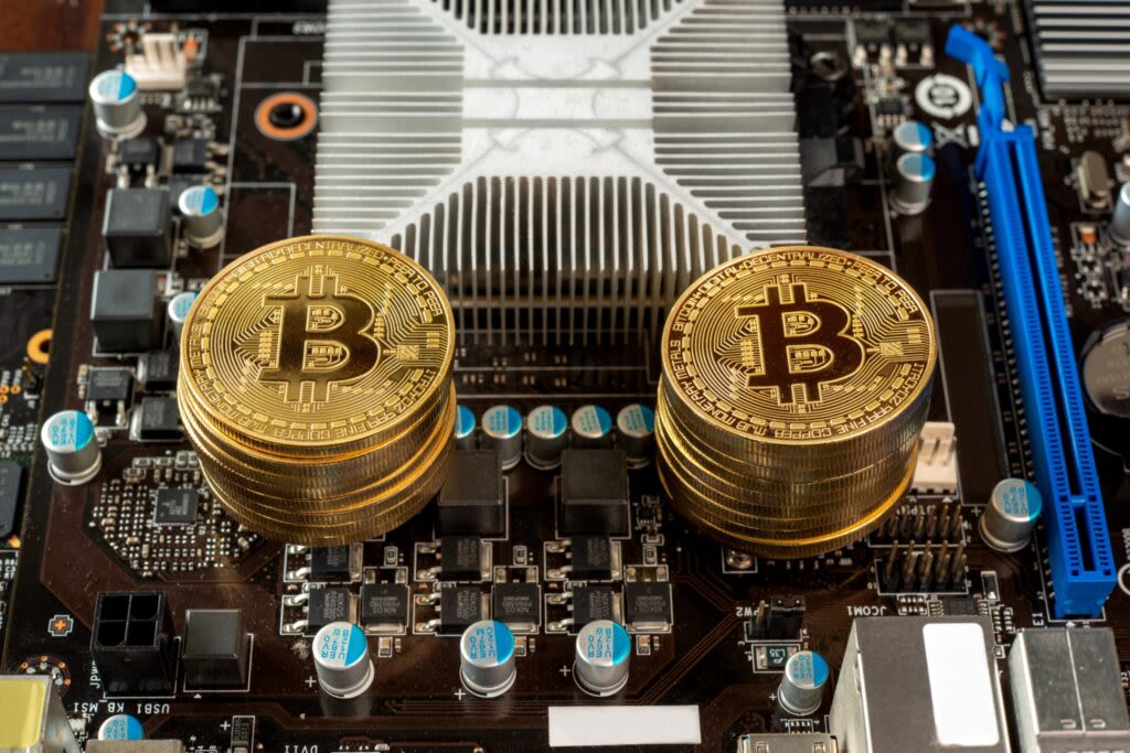 Bitcoin miners are not selling as BTC surpasses $63,000 | Invezz