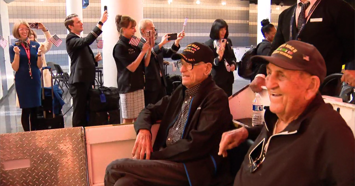 Heroes' sendoff at O'Hare for 3 World War II veterans headed to France for D-Day anniversary