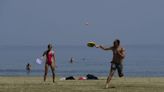 Hot temperatures send Cypriots to the beach on National Day