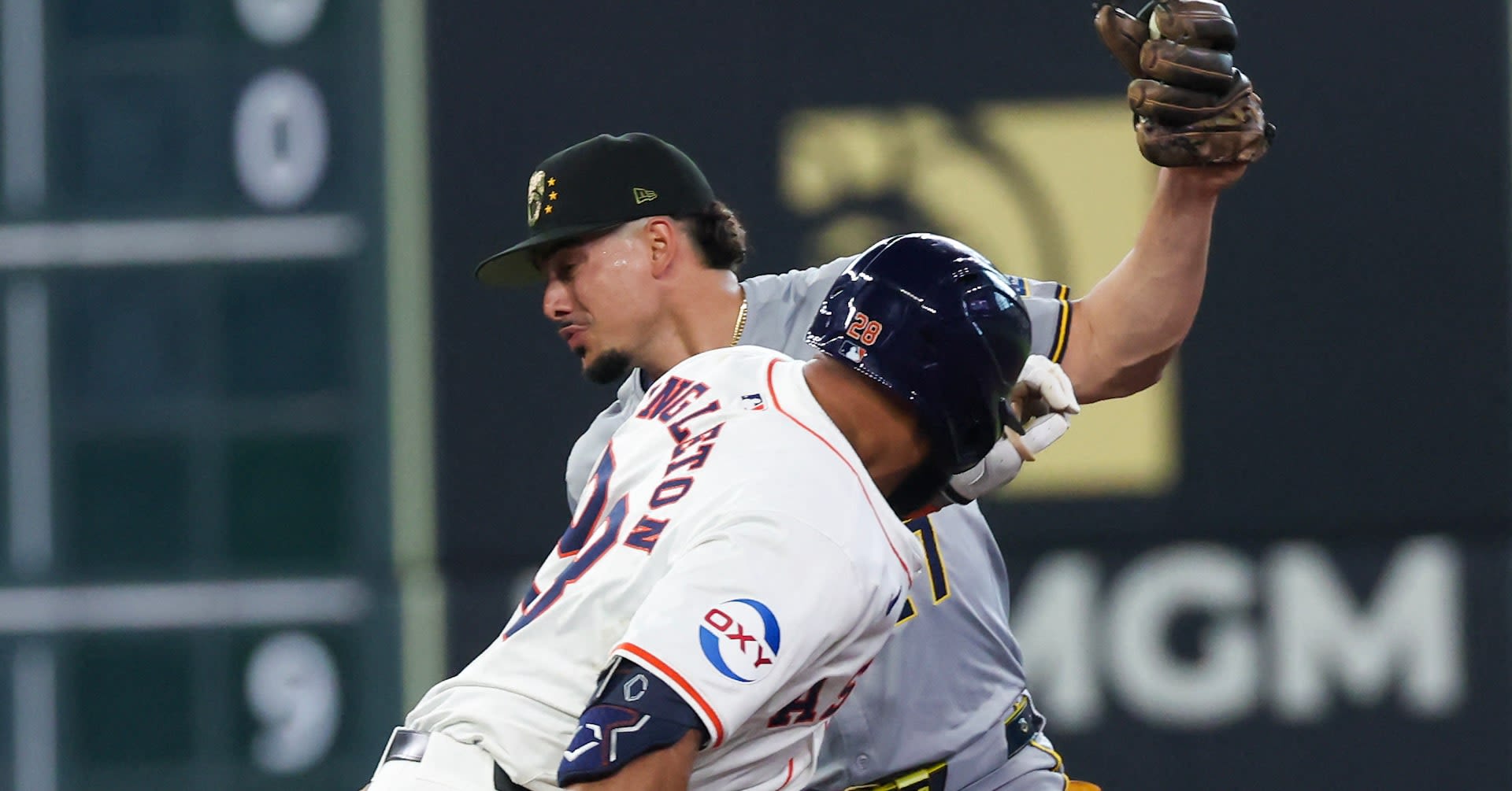 William Contreras stays hot, lifts Brewers over Astros