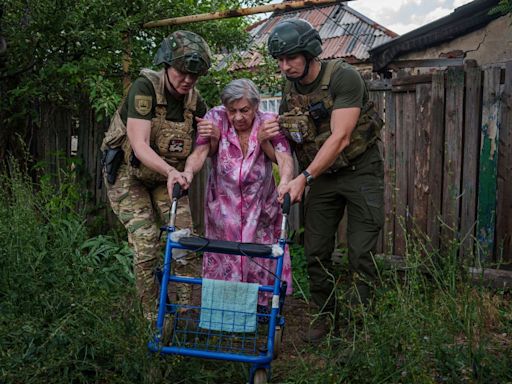 Russian shelling of Ukrainian front-line villages kills 4 and hits top floors of an apartment bloc | World News - The Indian Express