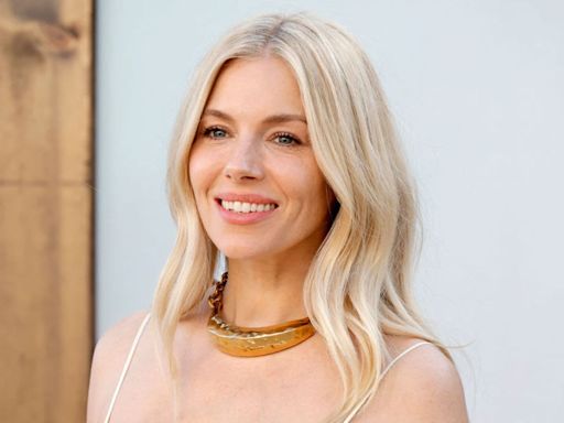 Sienna Miller demuestra que los zuecos están de vuelta