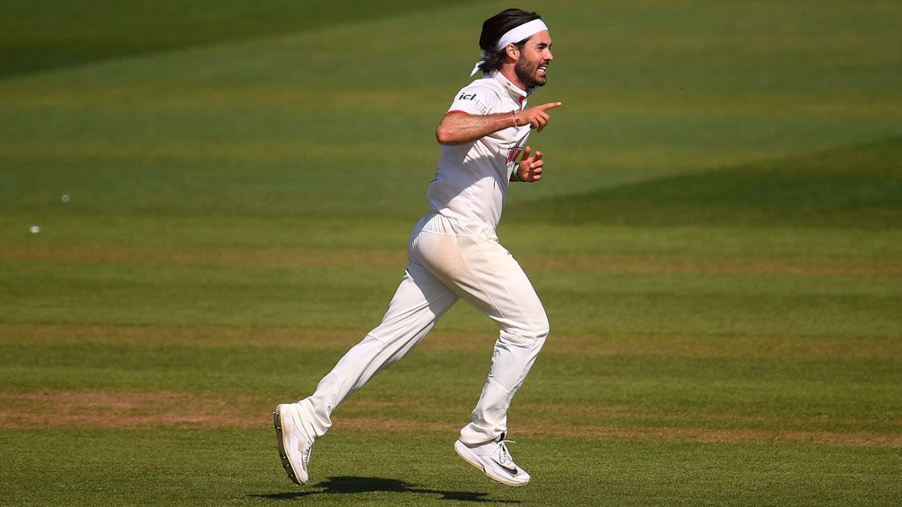 Essex in control as 19 wickets fall at Edgbaston