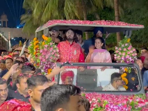 Jamnagar rolls out the red carpet for the grand arrival of newlyweds Anant and Radhika - Times of India