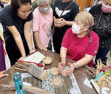 臺東藺草編研習成果展 縣立圖書館精采呈現