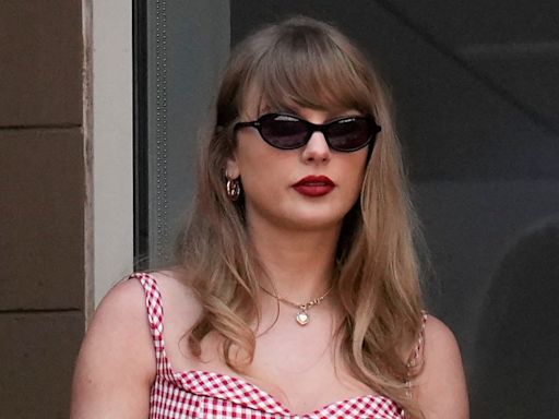 Taylor Swift causa furor al bailar tema de Bad Bunny en el US Open - El Diario NY