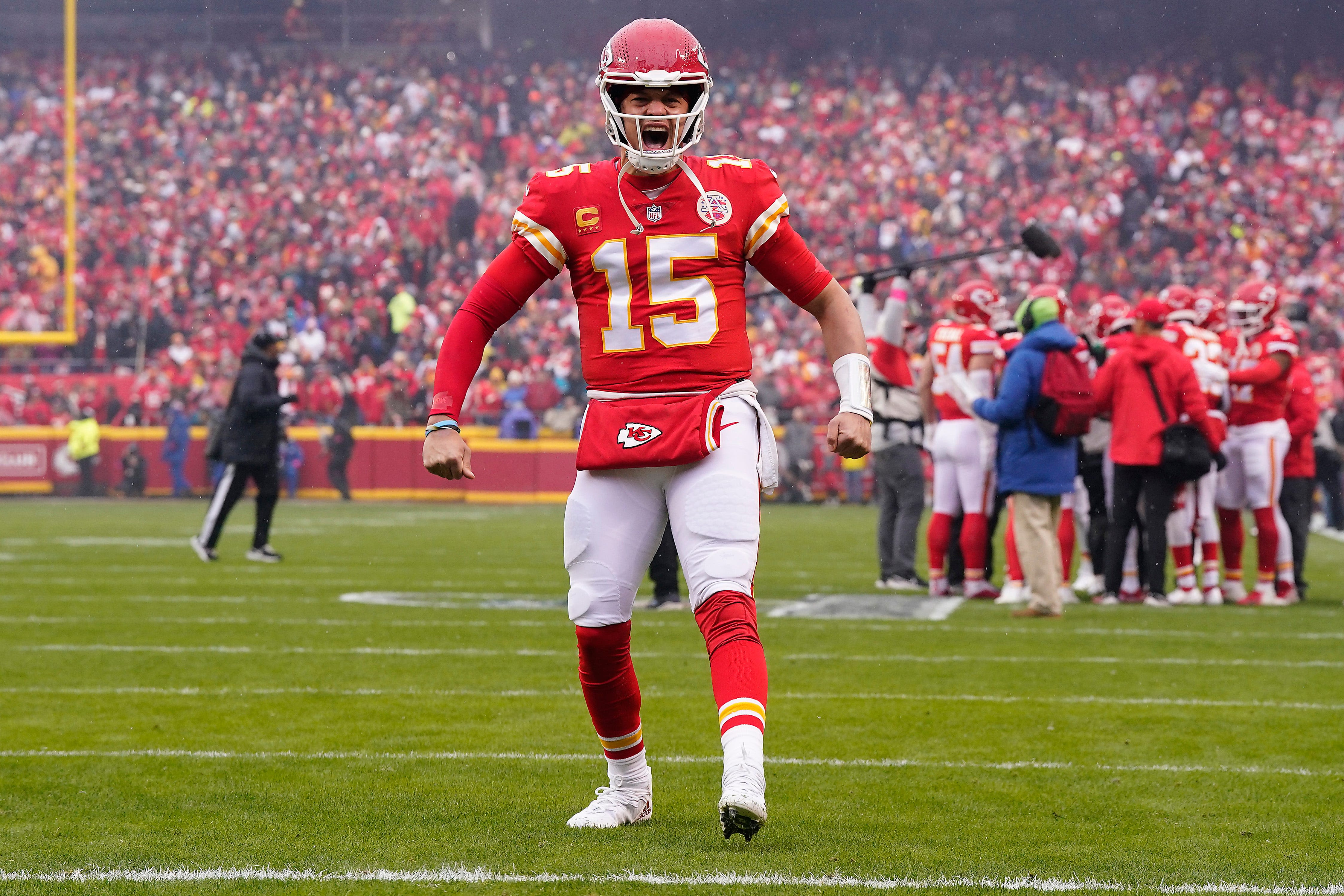 WATCH: Patrick Mahomes inspires teammates with pregame speech