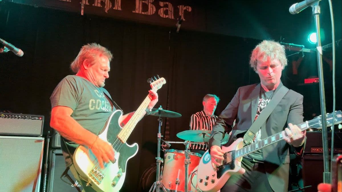 Green Day’s Billie Joe Armstrong and Mike Dirnt play Van Halen hits with ex-VH bassist Michael Anthony