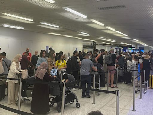 Air passengers facing further disruption following world IT outage