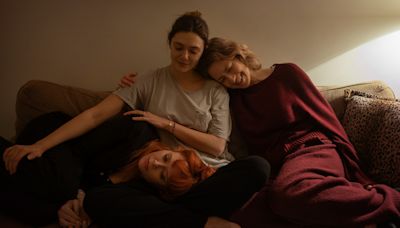 His Three Daughters Review: Carrie Coon, Natasha Lyonne, And Elizabeth Olsen Are Magnificent In This Emotional Drama - SlashFilm