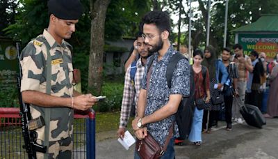 Over 4,000 students, including over 3,000 Indians, crossed into India from Bangladesh this week: BSF