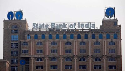 State Bank of India forms a team of 2,000 bankers to attract the rich clients - ET BFSI