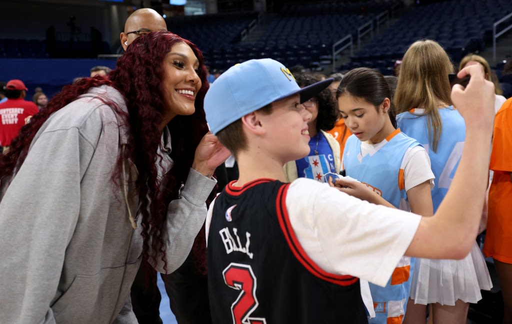 Photos: Chicago Sky lose home opener to Connecticut Sun 86-82