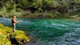 Los guardas asturianos dejan de precintar salmones por un conflicto laboral