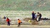 北韓掩蓋餓死人數 拾荒者在田裏撿殘餘食物