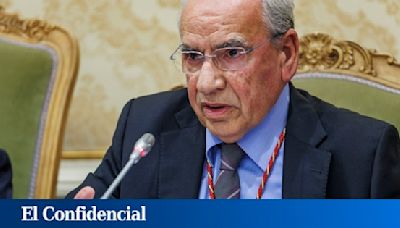 Alfonso Guerra ve a Sánchez en una deriva "autocrática" y le acusa de generar división "entre las dos Españas"