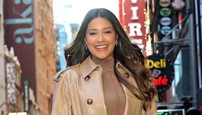 Gina Rodriguez teaches Jennifer Hudson how to salsa dance