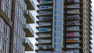 Graffitied skyscraper in downtown Los Angeles poised for sale