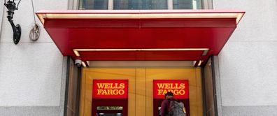 Wells Fargo Drops as US Seeks Fixes to Money-Laundering Controls