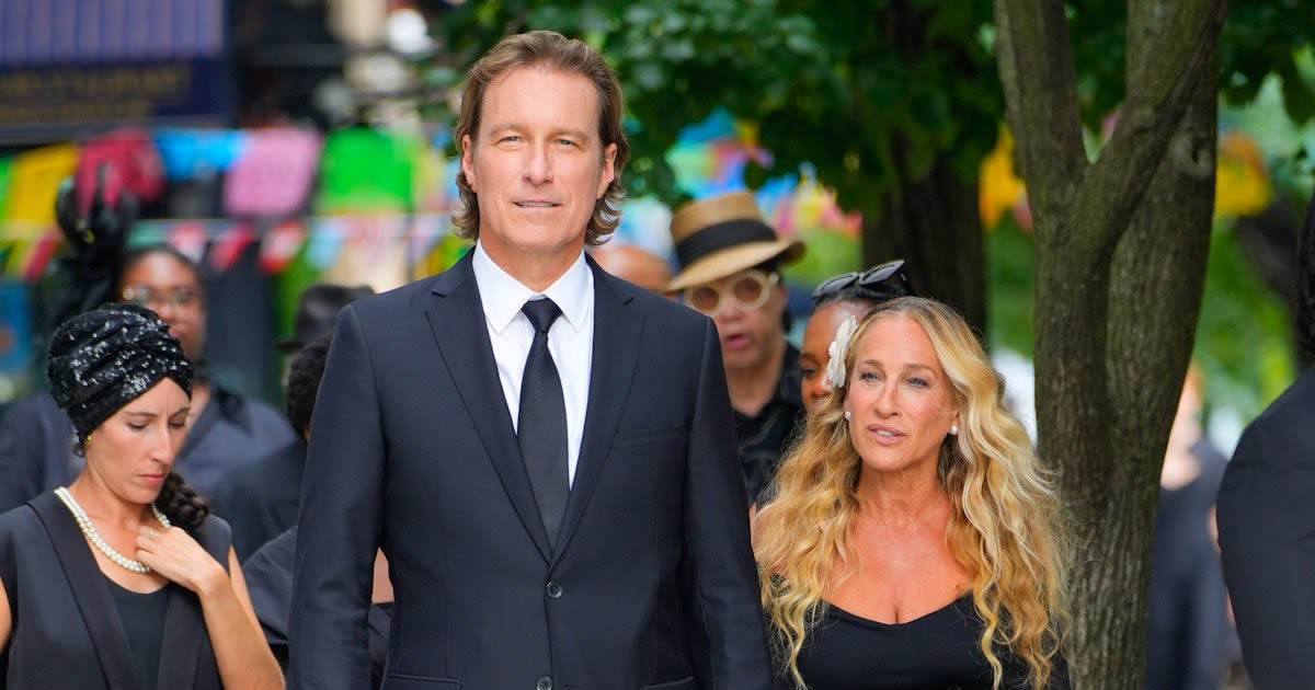 Carrie Bradshaw Ditches Haunted Doll Fashion For Eccentric Funeral Attire