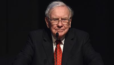 Warren Buffett Loves This "Magnificent Seven" Stock With 18% Upside This Year