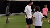 Messi jugó un picado con Luis Suárez, Thiago y amigos: el detalle que llamó la atención y la camiseta elegida por su hijo