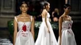 Desfile de Dior en México genera acalorado debate en las redes