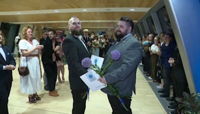 Sie gaben sich das Jawort: Lettland erlaubt Homo-Paaren eingetragene Partnerschaft