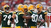 Aaron Rodgers, Packers hold on to beat Buccaneers after Tom Brady's 2-point pass attempt fails