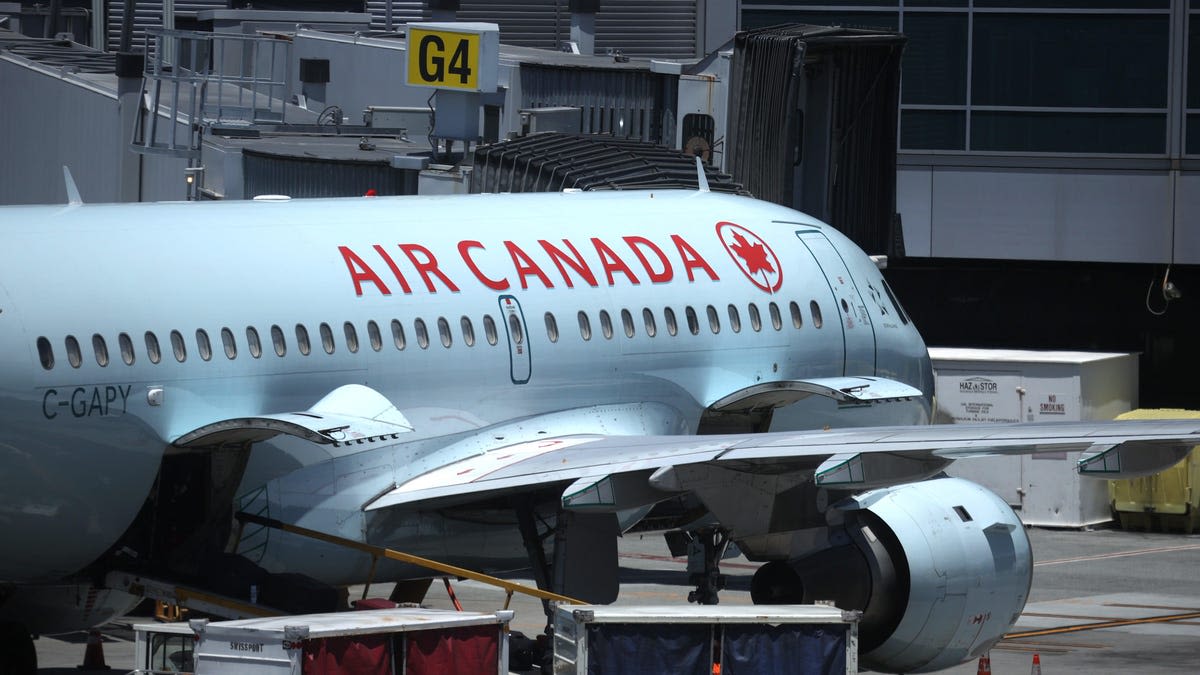 Air Canada is offering its pilots a huge raise to avoid a strike