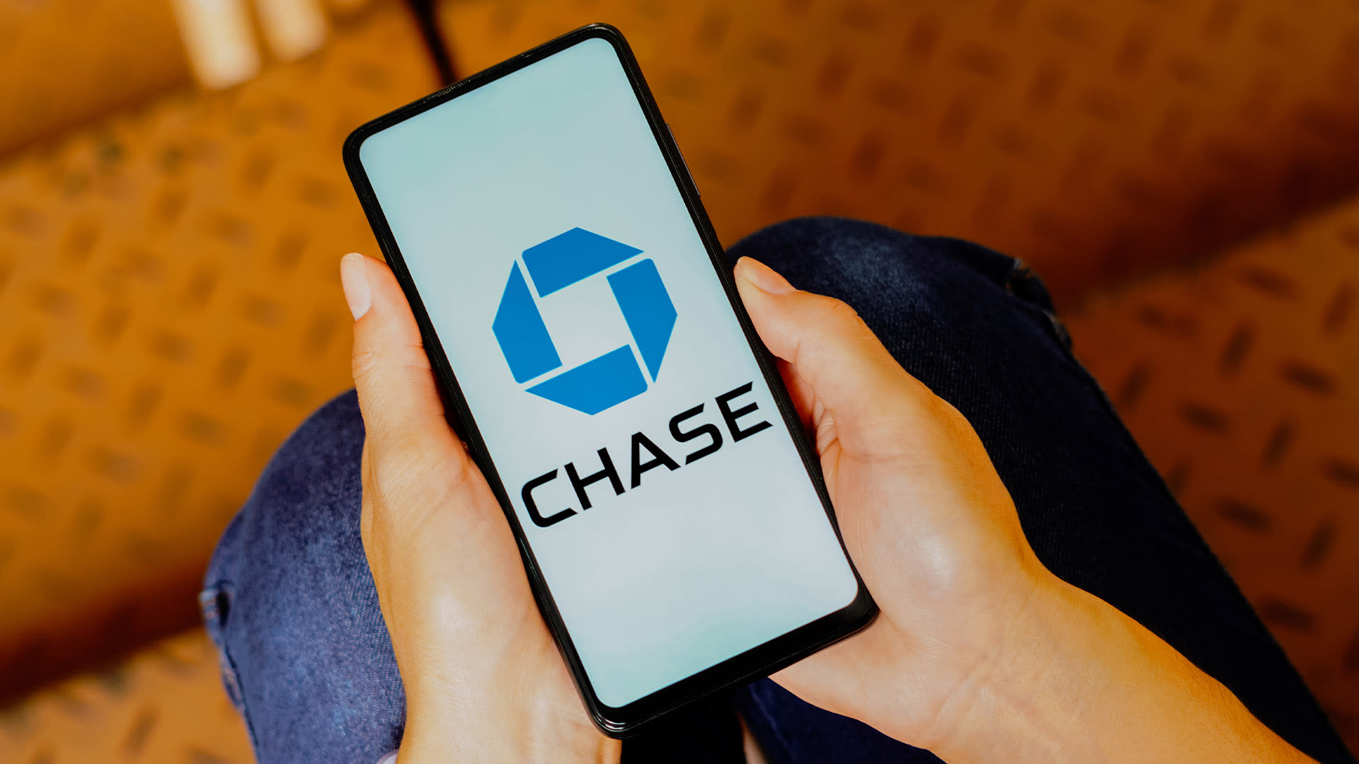 Chase Bank users report login issues as bank app and website suffer outage