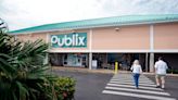 Hombre ensangrentado entra en un Publix armado con un cuchillo. Está acusado de apuñalar a dos personas