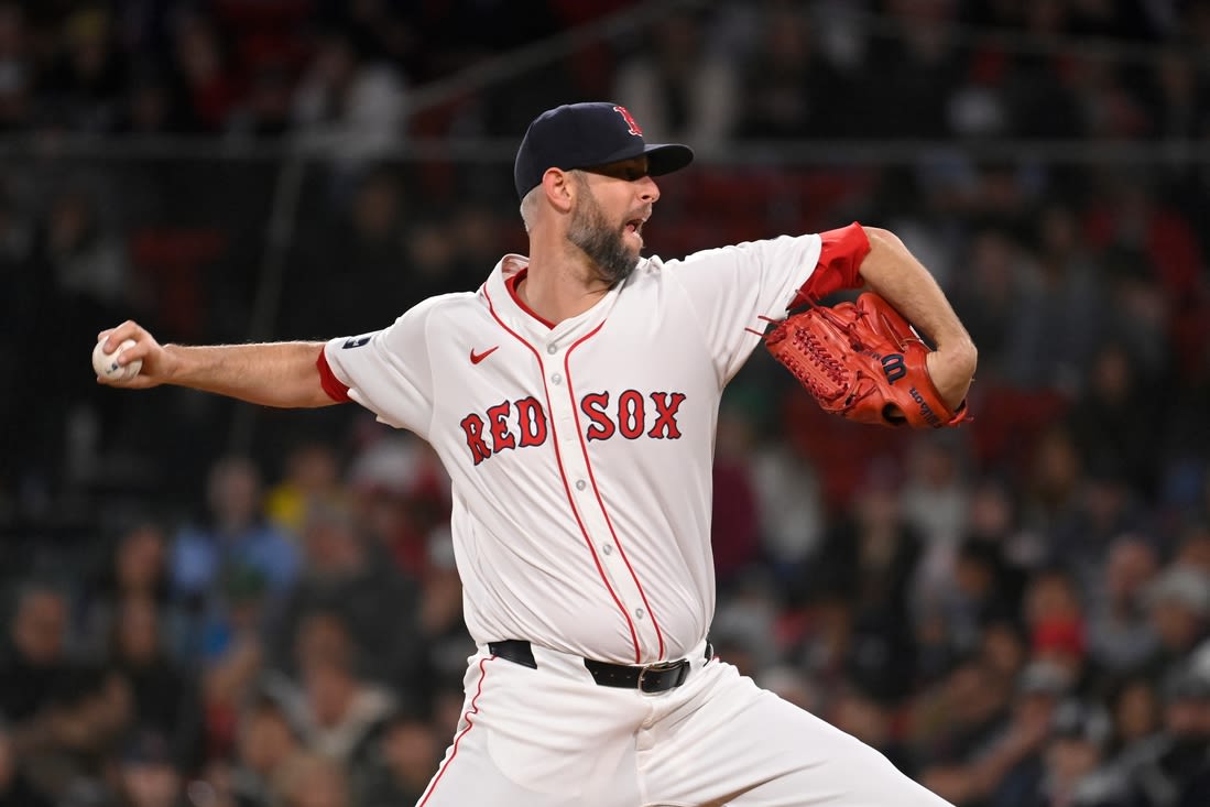Deadspin | Red Sox, with bullpen reinforcements coming, face Royals