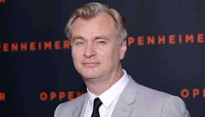 Come fa Christopher Nolan a dare le sceneggiature agli attori senza telefono o e-mail?