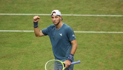 Struff vence a Tsitsipas en Halle y se medirá con Sinner