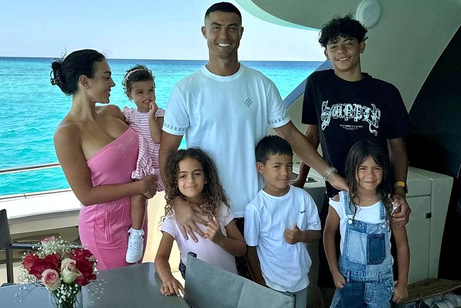 Cristiano Ronaldo Shares Sweet Family Vacation Photo with Partner Georgina Rodríguez and 5 Kids: 'My Life'