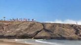 Vídeo: banhistas são arrastados por ondas fortes em praia de Niterói