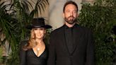 Vídeo: JLo é questionada sobre casamento com Affleck e causa climão