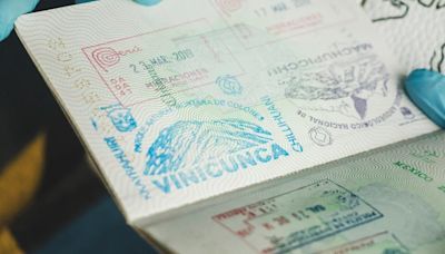 Colombia se volvió en la meca de las identidades falsas: esto es lo que cobran por expedir un pasaporte