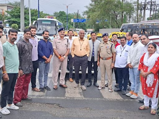 ‘Mera Mohalla, Mera Chauraha’: MLA Mahendra Hardia, Residents Manage Traffic At Pipliyahana Square