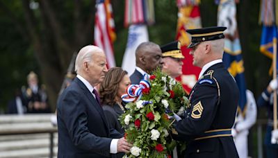 Biden homenaje a tropas y Trump aprovecha para atacar a jueces en el Día de los Caídos