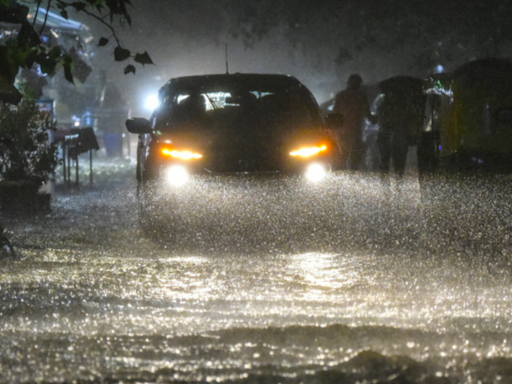 IMD issues red alert for Delhi NCR after heavy rains, several flights diverted | India News - Times of India