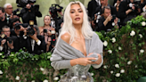 MET Gala 2024: Kim Kardashian é criticada por suéter em look e explica a real razão da peça; assista - Hugo Gloss