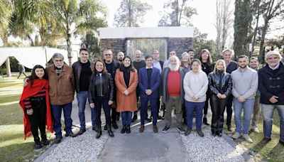 Axel Kicillof refuerza lazos con el Movimiento Evita para construir una alternativa opositora a Milei