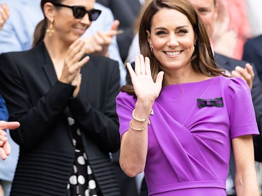 So Many Kate Middleton Photos Were Taken This Weekend That I Totally Missed Who Was Sitting Right Behind Her