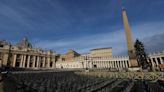 Papa Francisco elogia Bento 16 e Vaticano se prepara para funeral