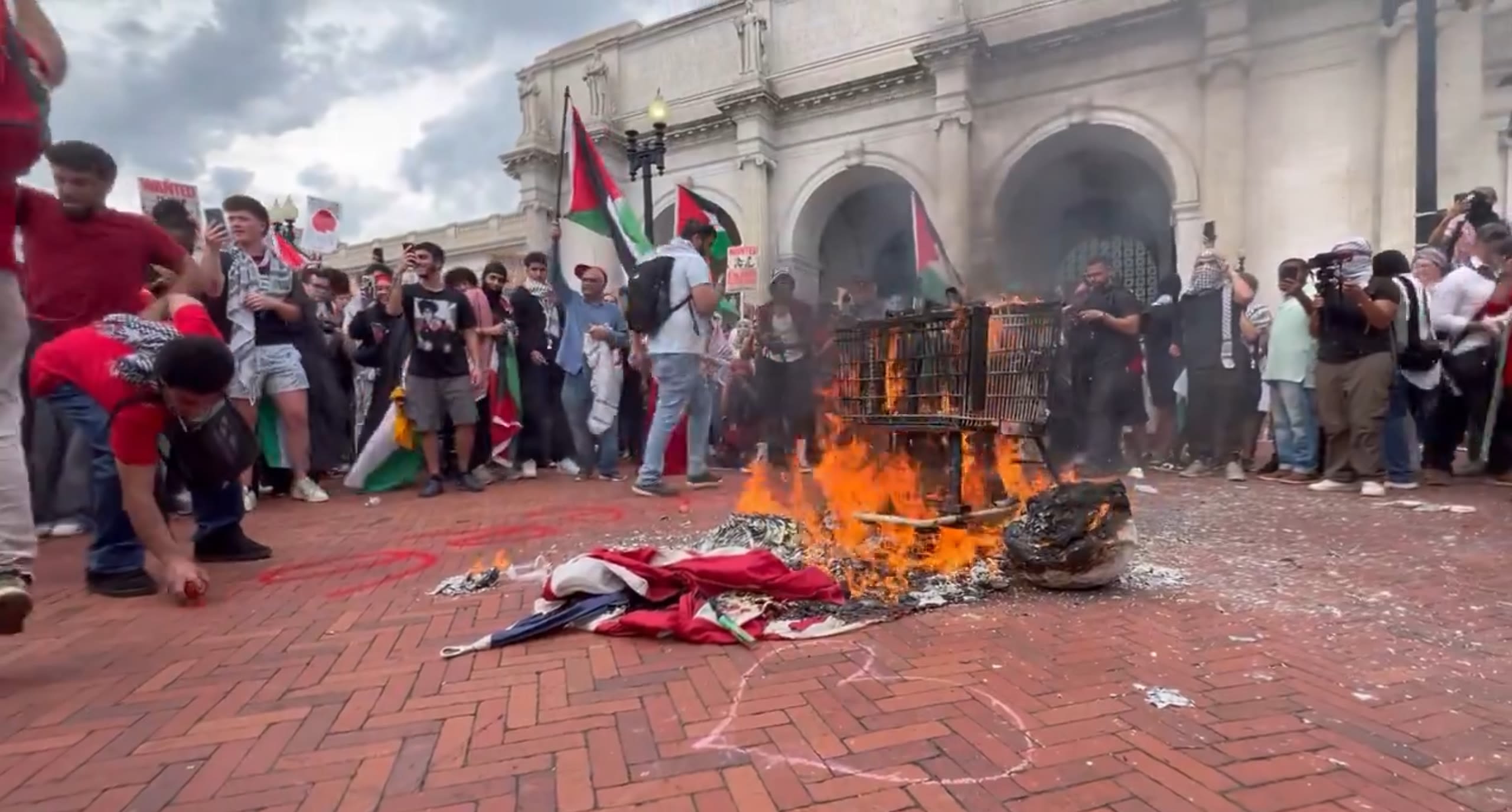 Anti-Israel Protestors Clash With Police and Burn American Flags Outside Netanyahu Speech