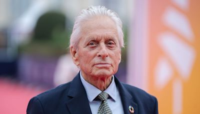 Michael Douglas caught off guard by unexpected interruption to his suave moment on camera — watch