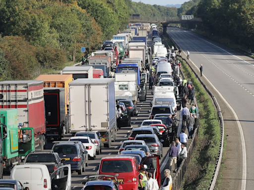 Fact Check: A Pic Supposedly Shows People Fleeing London After Sadiq Khan Re-Elected Mayor of London Mayor...